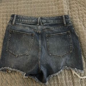 Good American bombshell shorts